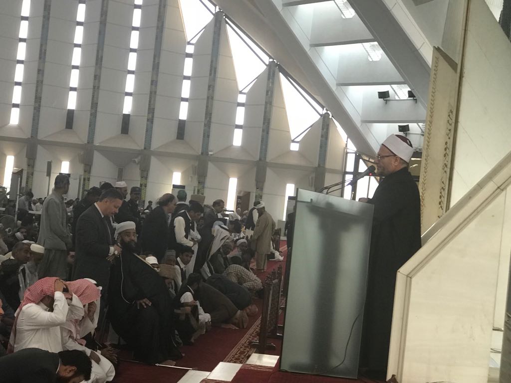 مفتي الجمهورية يلقي خطبة الجمعة في أكبر مساجد "إسلام أباد"